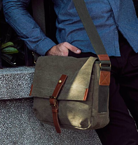 Best mens messenger bag, shoulder bag for school - BagsEarth